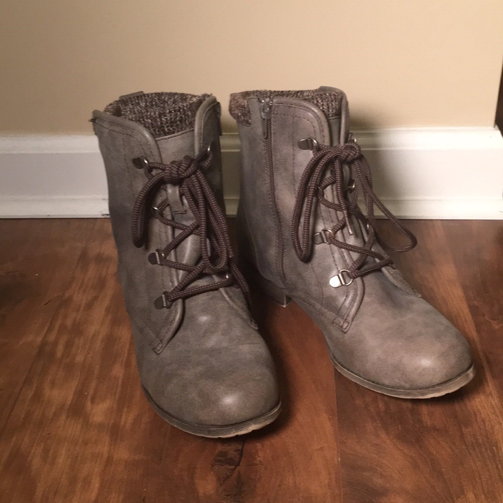 Women’s Lace-up Boots Size 11